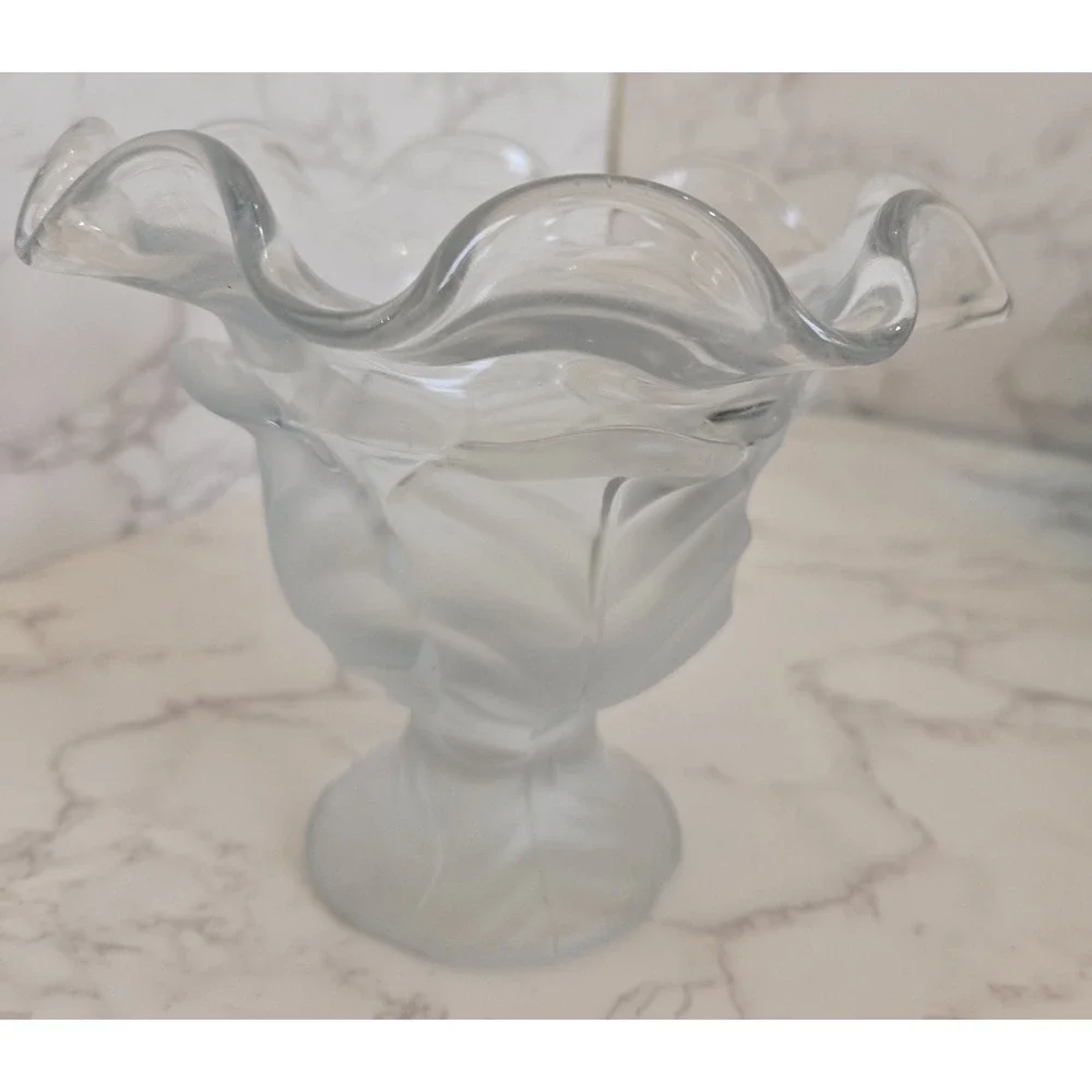 VTG Candy Dish Glass Epic Leaf‎ Satin Ruffled Rim Heavy Compote